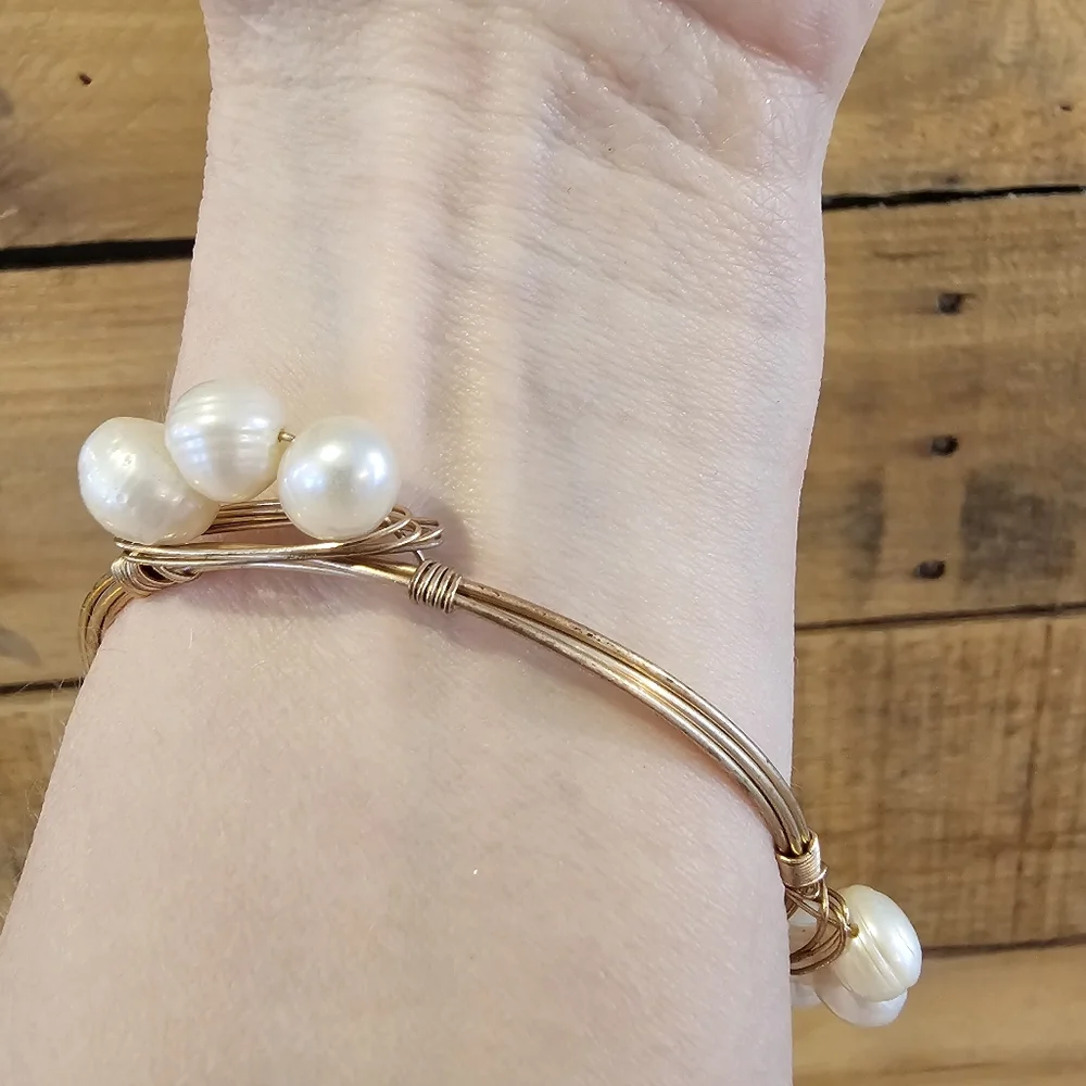 Goldtone Wire Bangle Bracelet w/ Freshwater Pearls - Picture 4 of 5